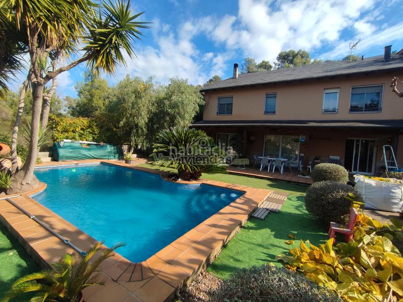 Foto 0423cf3a-f234-4e05-b0b1-a2bf1d01d8a4. Maison dans carrer major 560 dans Vallirana