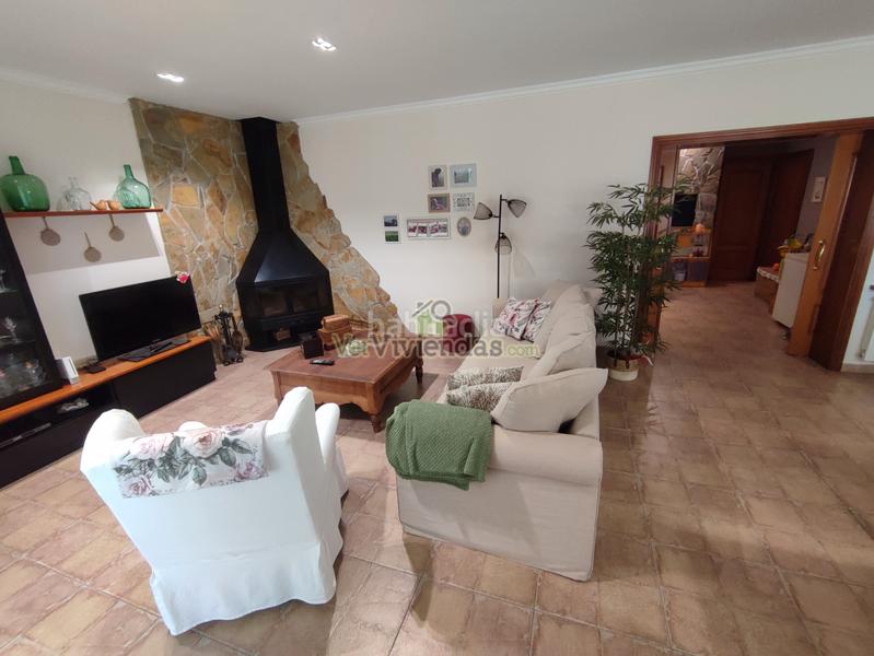 Foto c44ff356-f145-466a-b873-63ab56e09acb. Maison dans carrer major 560 dans Vallirana