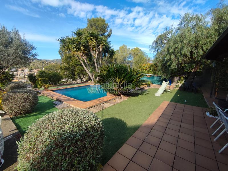 Foto e6f654c3-e73a-4700-bea9-b4875745ace8. Maison dans carrer major 560 dans Vallirana