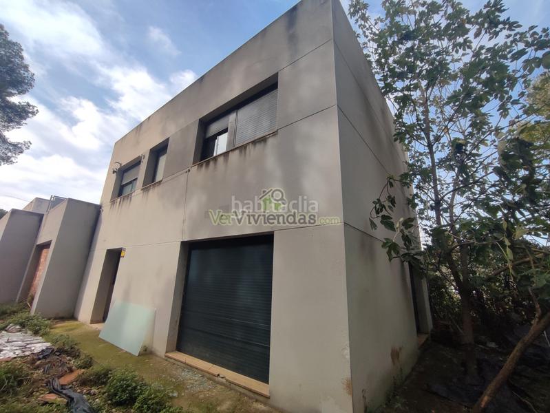 Foto 0b754c4f-a335-4666-9348-ffb52e143483. Casa a carrer amadeu vives 17 a Torrelles de Llobregat