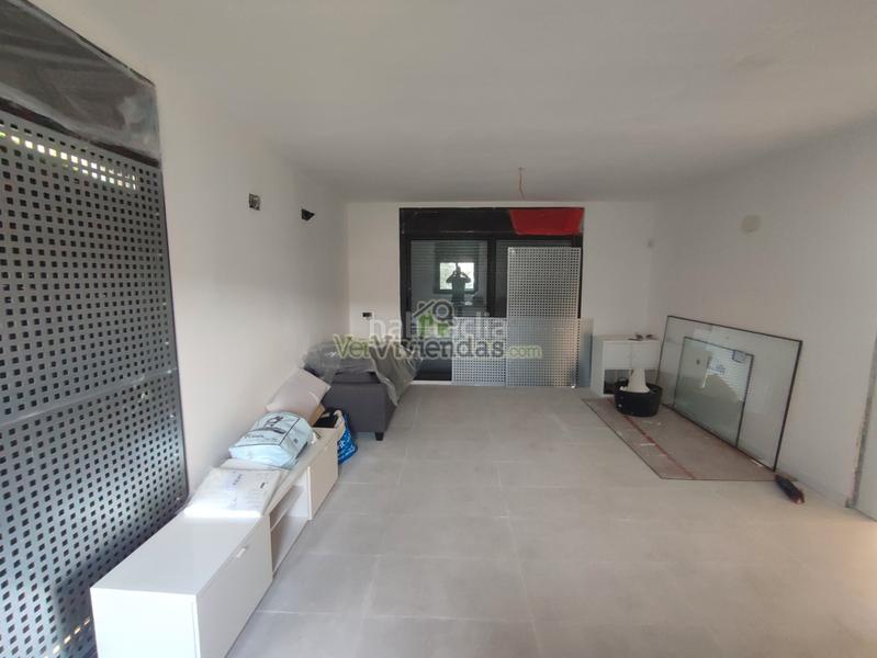 Foto 48c004c8-5c09-46ef-8f61-7cf8342c5f6c. Casa a carrer amadeu vives 17 a Torrelles de Llobregat