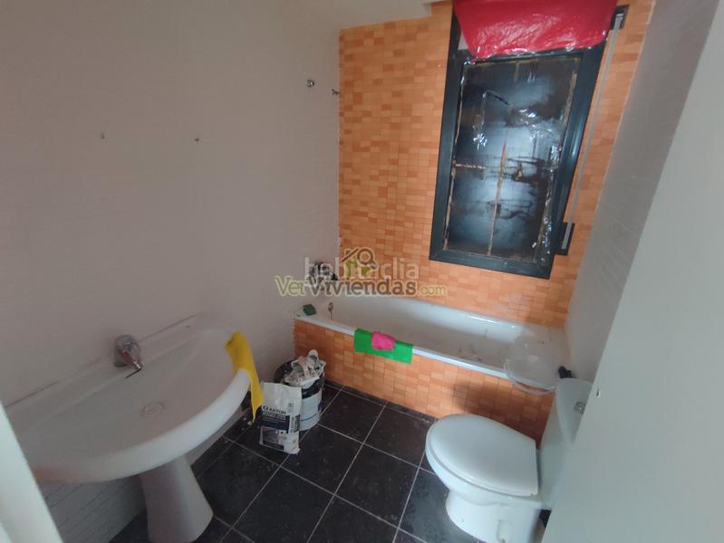 Foto cb0a5872-8d14-459d-b191-be440e5c2af4. Casa a carrer amadeu vives 17 a Torrelles de Llobregat