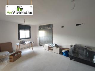 Maison  Carrer amadeu vives 17. Moderna vivienda con terreno