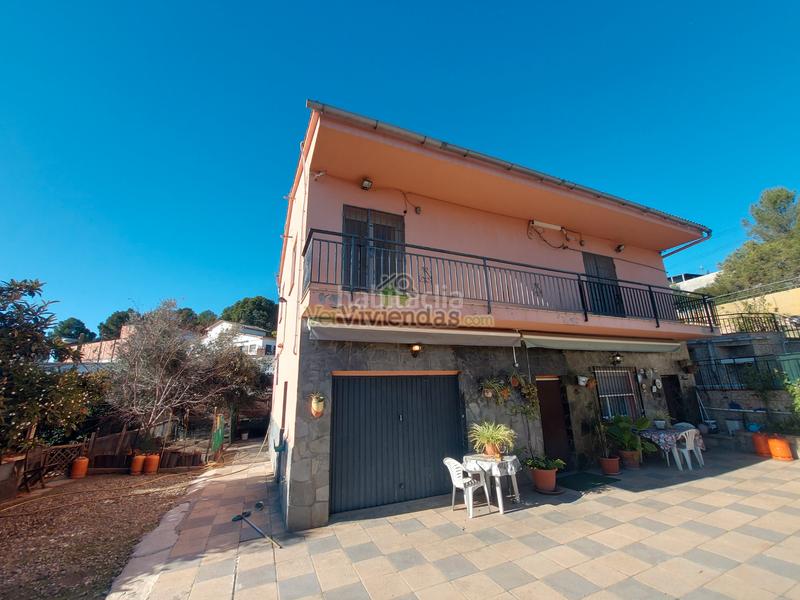 Foto 761d505e-76c0-44b3-9cca-01c981f87d2e. Casa a calle dels vinyals 12 a Martorell