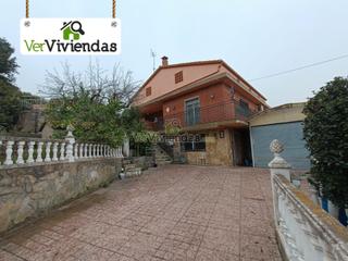 Casa  Carrer jaume primer 28. Propiedad única con piscina