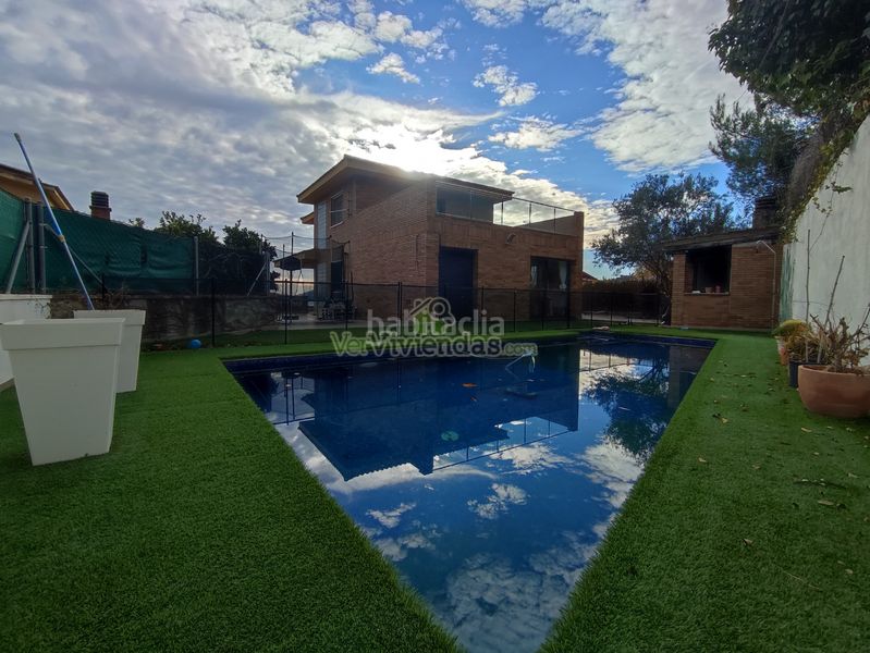 Foto 20f0c927-3293-463c-83c8-7b2363d35a98. Casa a calle mayor 70 a Cervelló