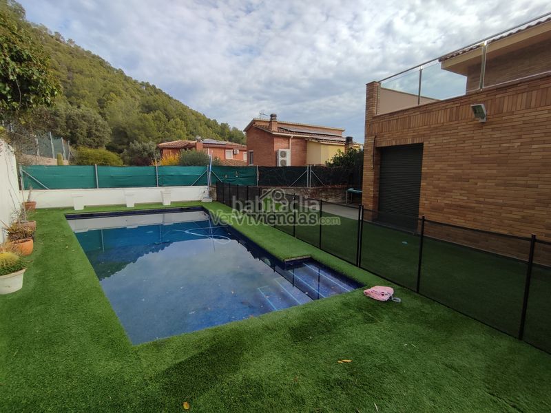 Foto 33f11265-c207-4175-85e3-17aeef93d9ed. Casa a calle mayor 70 a Cervelló