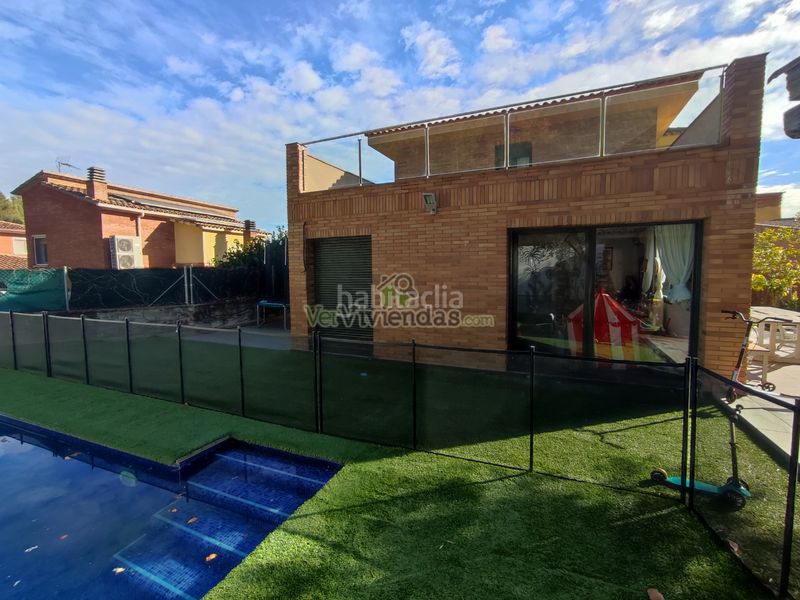 Foto 7256eb03-a727-4373-8022-ccadb2c20f93. Casa a calle mayor 70 a Cervelló