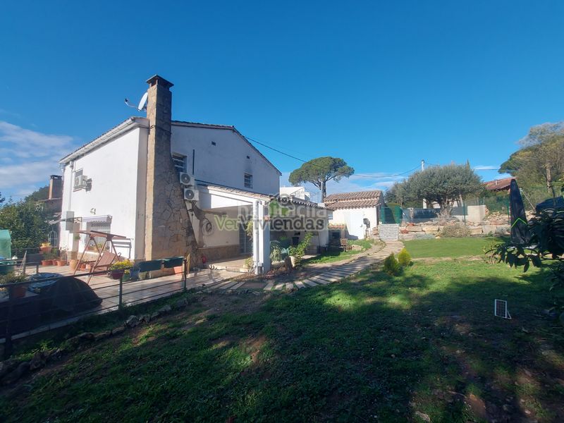 Foto f82718b0-e8be-4e85-9505-59904381a9a0. Haus in carrer baronia de l'aramprunya 14 in Begues