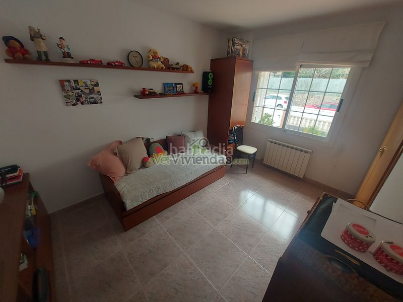 Foto 107cd7d2-0415-4453-bd68-e33ce1e8b990. Casa amb xemeneia calefacció aparcament piscina a Vallirana