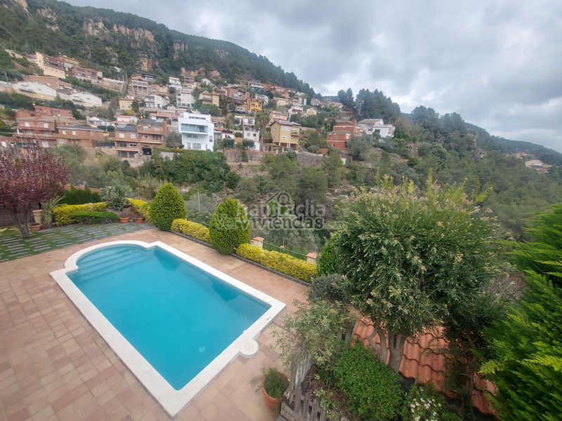 Foto 15ef508e-fb58-4e98-867c-8b4930135542. Casa amb xemeneia calefacció aparcament piscina a Vallirana