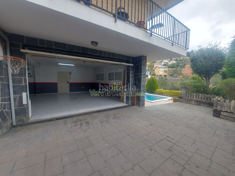 Foto 1c433a9c-f463-4552-abb9-4cbc6e998dd5. Casa amb xemeneia calefacció aparcament piscina a Vallirana