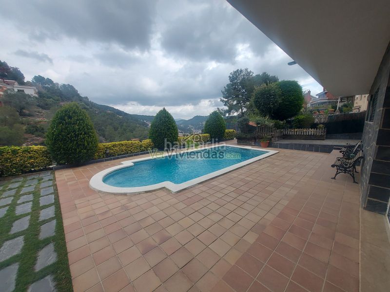 Foto 40a16cf3-d80e-4bc0-bd52-afb1c9d729e3. Casa amb xemeneia calefacció aparcament piscina a Vallirana