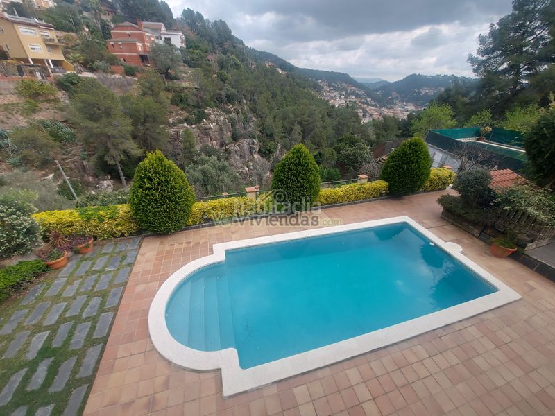 Foto 5f55a3d0-4ff5-41ef-b2b8-885319902955. Casa amb xemeneia calefacció aparcament piscina a Vallirana