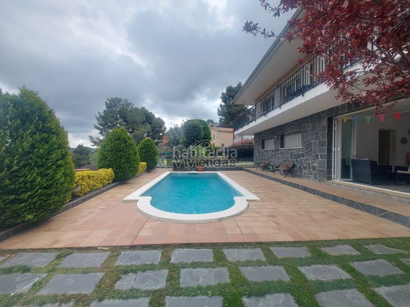 Foto cd4d5736-0d32-4ae2-b893-b15dcff8ec94. Casa amb xemeneia calefacció aparcament piscina a Vallirana
