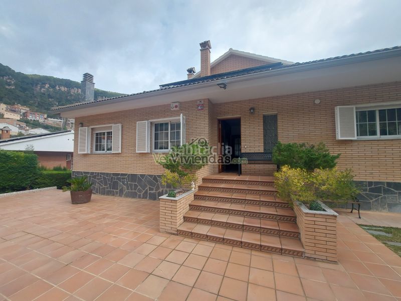 Foto d0cf3be5-3245-42bd-996f-26d54be38a3c. Casa amb xemeneia calefacció aparcament piscina a Vallirana