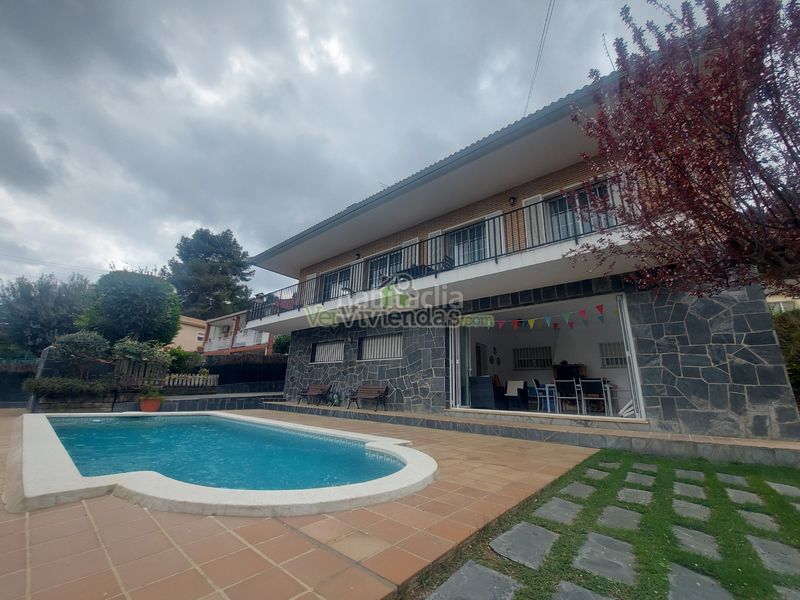 Foto d26ac3bf-7bff-4bbf-9c3c-8badcc715fc4. Casa amb xemeneia calefacció aparcament piscina a Vallirana