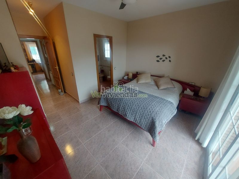 Foto e227c17d-384d-483e-b69a-a15a1ff2dd01. Casa amb xemeneia calefacció aparcament piscina a Vallirana