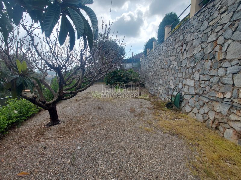 Foto ef545cac-7480-4e00-84f3-a00a482839e2. Casa amb xemeneia calefacció aparcament piscina a Vallirana