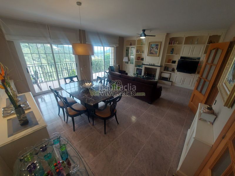 Foto f31ef9be-0a93-49d8-88f9-ae71845d7ac2. Casa amb xemeneia calefacció aparcament piscina a Vallirana