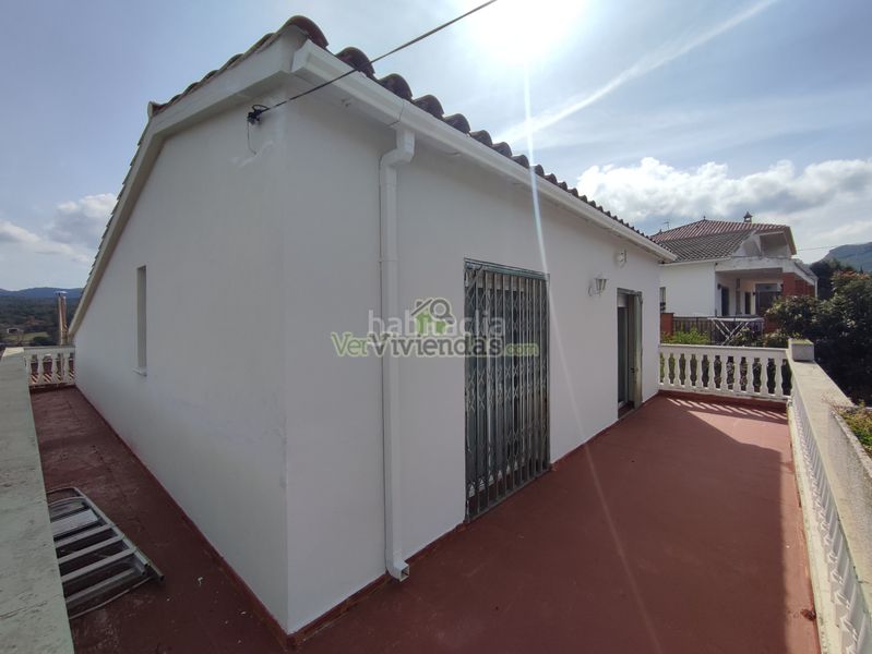 Foto aba5d10a-60f4-49b6-9b17-917a4a0985e8. Casa amb xemeneia calefacció piscina a Vacarisses