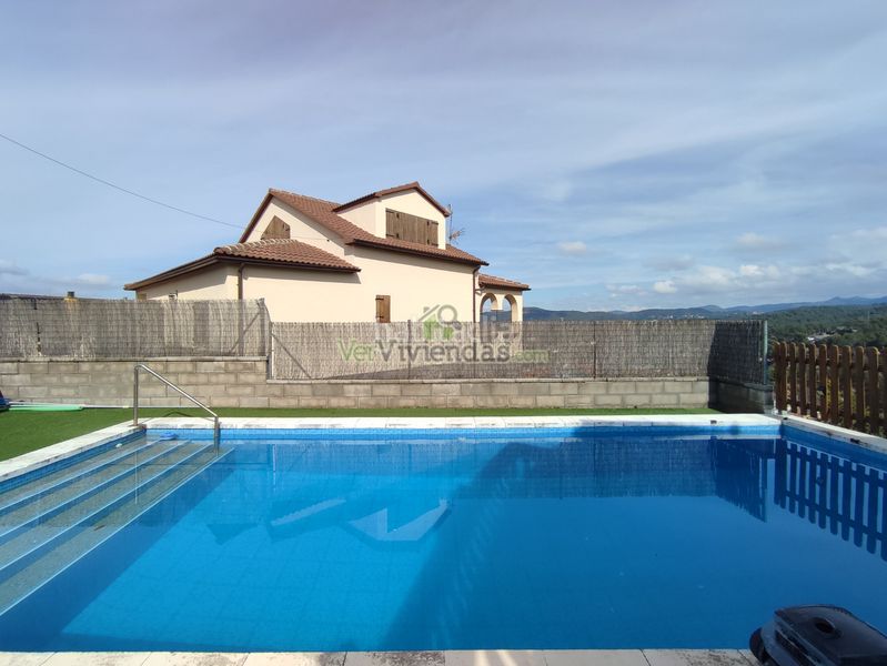 Foto bc3a30ba-653c-438c-a0e6-3fc2130937cb. Casa amb xemeneia calefacció piscina a Vacarisses