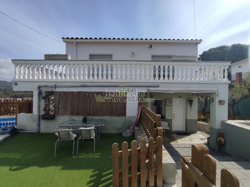 Foto f39effe7-d685-43b0-85a3-1b57f2e320e7. Casa amb xemeneia calefacció piscina a Vacarisses