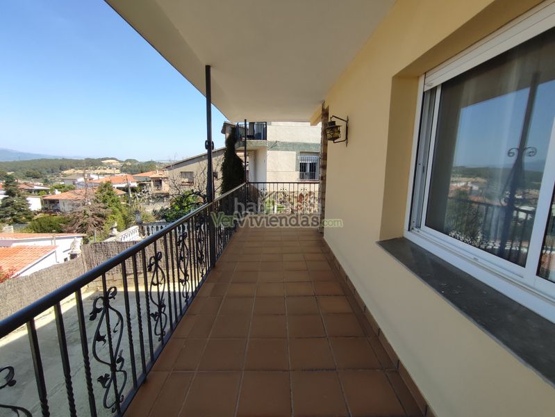 Foto 092e27dc-ab03-45d8-b8c0-bf738f546925. Casa amb calefacció aparcament piscina a Masquefa