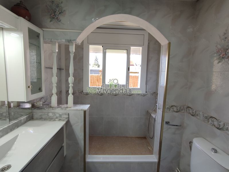 Foto 24fc8132-2ef8-471f-95b2-ff7db0b51c0d. Casa amb calefacció aparcament piscina a Masquefa