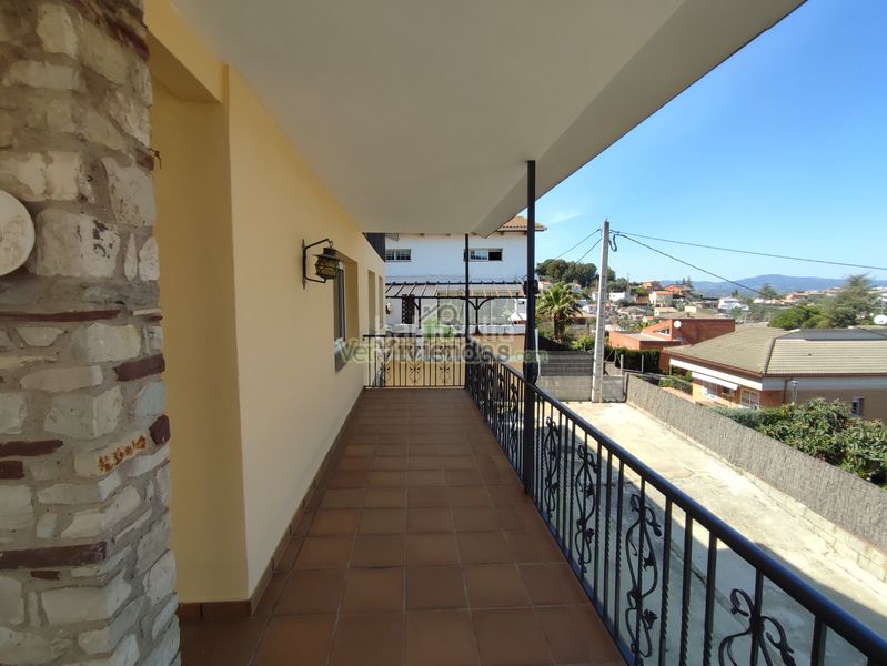 Foto 27ebff6c-4493-4183-9028-7f6b4c8f3a28. Casa amb calefacció aparcament piscina a Masquefa