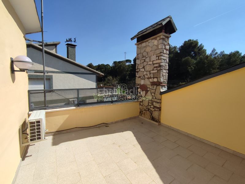 Foto 44cd08da-2642-48df-9460-51d38c2b0de3. Casa amb calefacció aparcament piscina a Masquefa