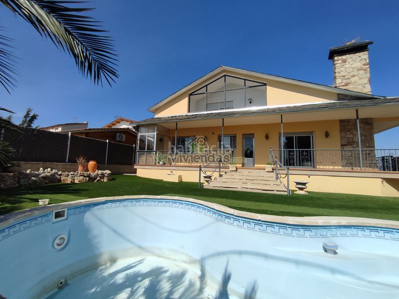 Foto 5906c43d-0d67-4459-9509-1381a813271a. Casa amb calefacció aparcament piscina a Masquefa