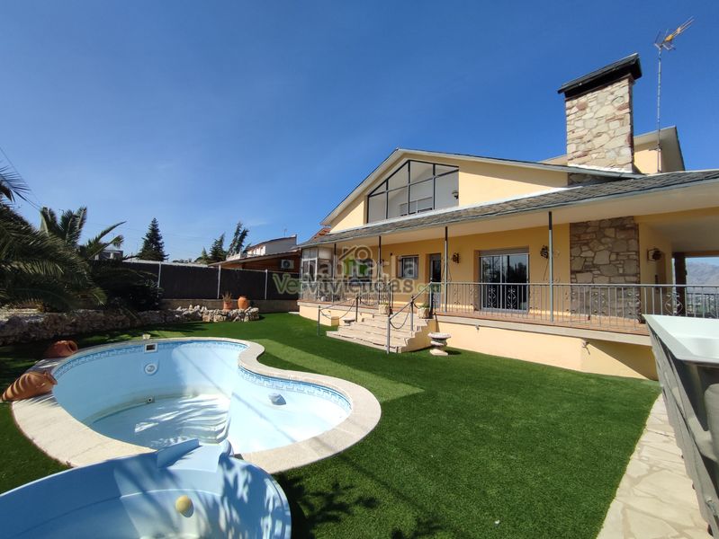 Foto 8cceccc5-8f08-4b06-bbca-5e3020a45d0b. Casa amb calefacció aparcament piscina a Masquefa