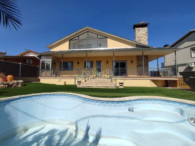 Foto d00ca662-e6b8-470e-94d9-0d233d228e73. Casa amb calefacció aparcament piscina a Masquefa