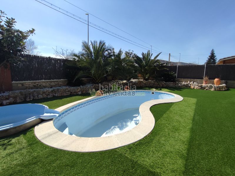 Foto deb8d094-582b-40f8-99ee-abc60a36be21. Casa amb calefacció aparcament piscina a Masquefa