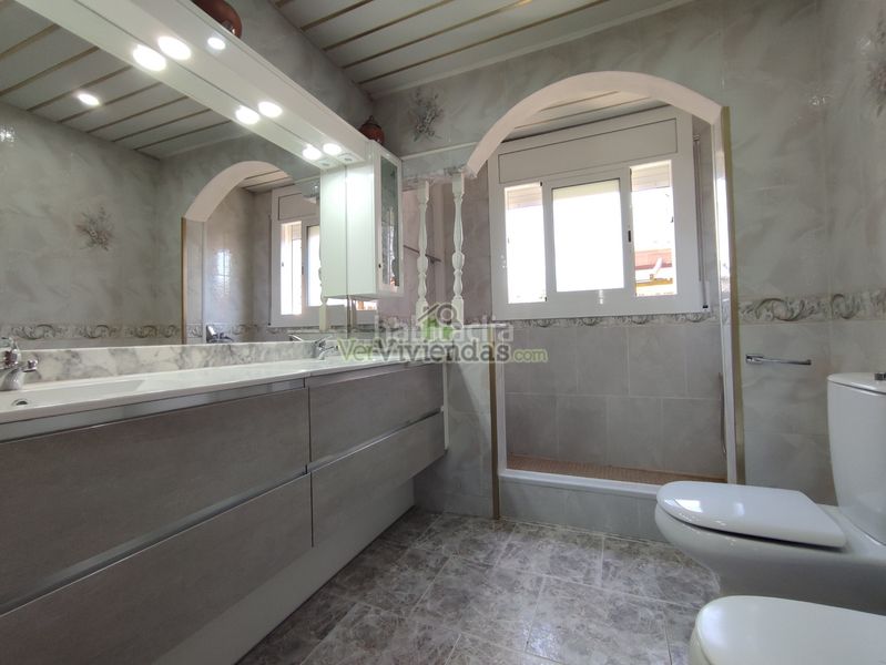 Foto fd07856a-1a81-49d8-adf2-c40a6870b6fa. Casa amb calefacció aparcament piscina a Masquefa