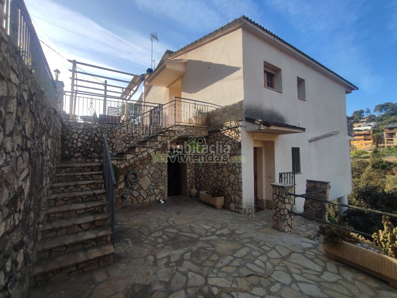 Foto 358a7d24-9f12-47fa-847a-486ffca43c34. Casa amb xemeneia calefacció a Vallirana