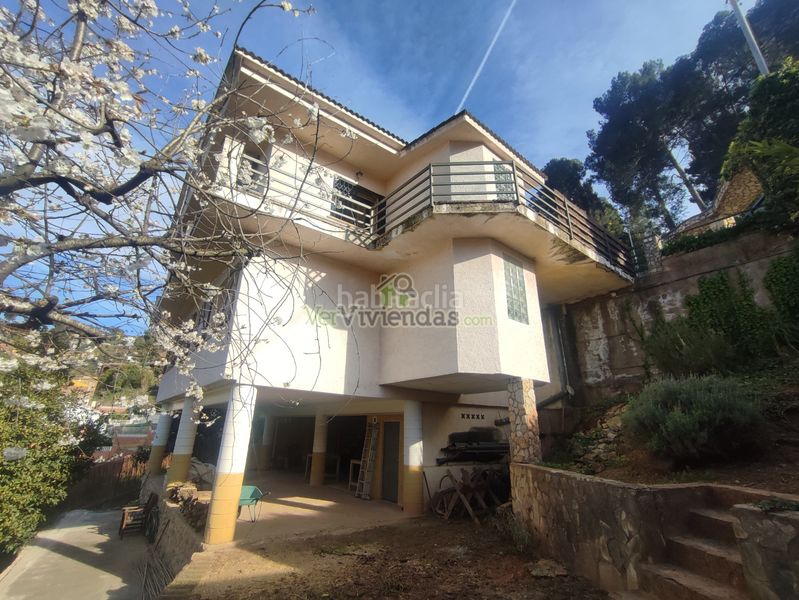 Foto 3a919f8e-80a7-438d-a666-aad2901e9a78. Casa amb xemeneia calefacció a Vallirana