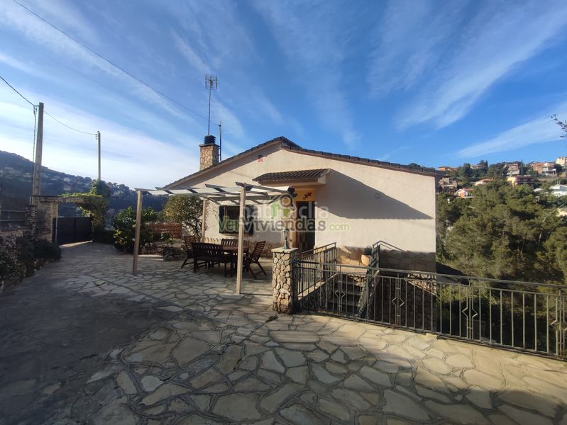Foto 5ca9f753-4255-4aa0-9e96-4c82e3fb08be. Casa amb xemeneia calefacció a Vallirana