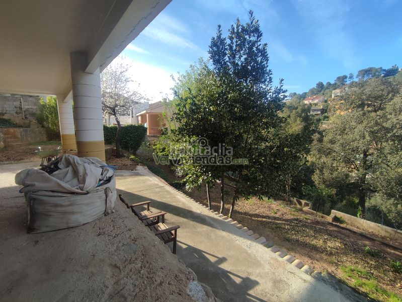 Foto 80882f89-c930-4457-b0dd-2761b498806e. Casa amb xemeneia calefacció a Vallirana