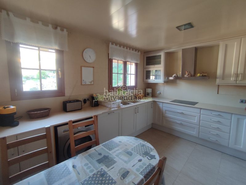 Foto a007a1a0-68d9-4bdb-bf9e-0ee8835defd5. Casa amb xemeneia calefacció a Vallirana