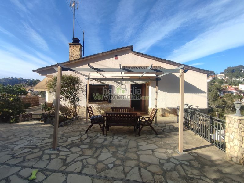 Foto a81c32db-3118-4059-a852-8cf06cf1b071. Casa amb xemeneia calefacció a Vallirana