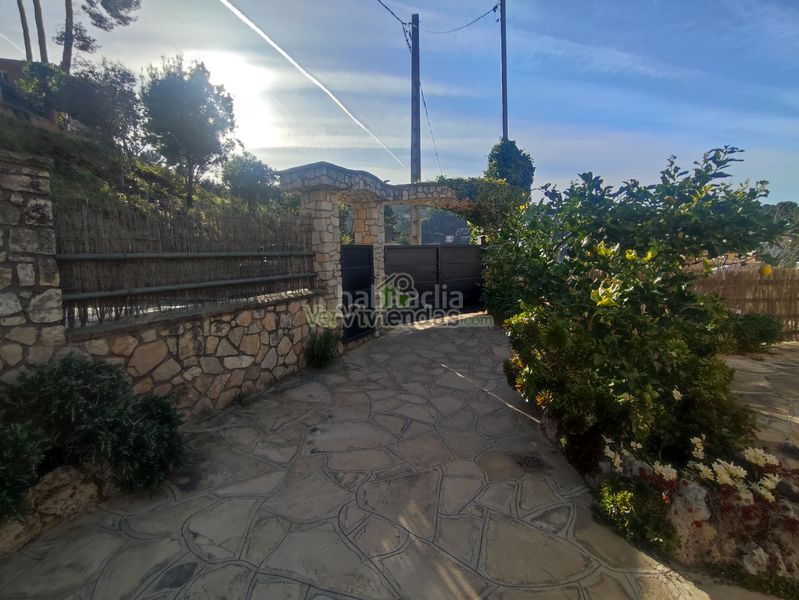 Foto c356f710-b57f-40c7-ab13-44c16bbe298a. Casa amb xemeneia calefacció a Vallirana