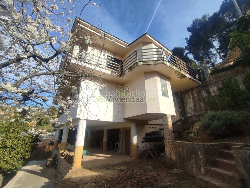 Foto d30531d2-18a0-4e65-b6a0-79fe23d75f23. Casa amb xemeneia calefacció a Vallirana