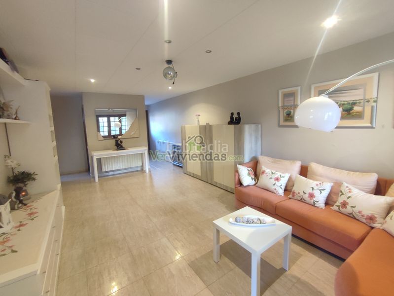 Foto fce67653-5ff7-4854-89f3-854cb518efe6. Casa amb xemeneia calefacció a Vallirana