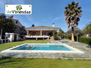 Casa a Carrer del bages 122. Preciosa casa con piscina