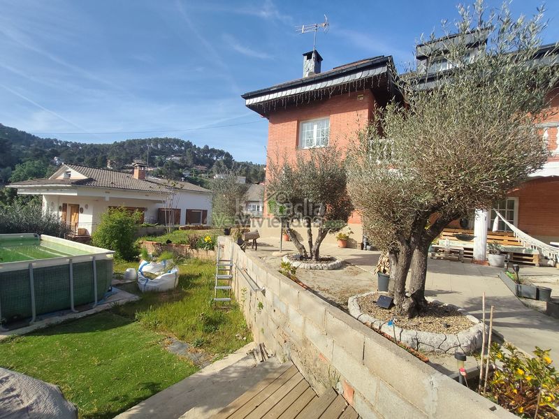 Foto 30753dda-1d09-4a52-89c6-ce846921590a. Casa amb calefacció aparcament piscina a Corbera de Llobregat