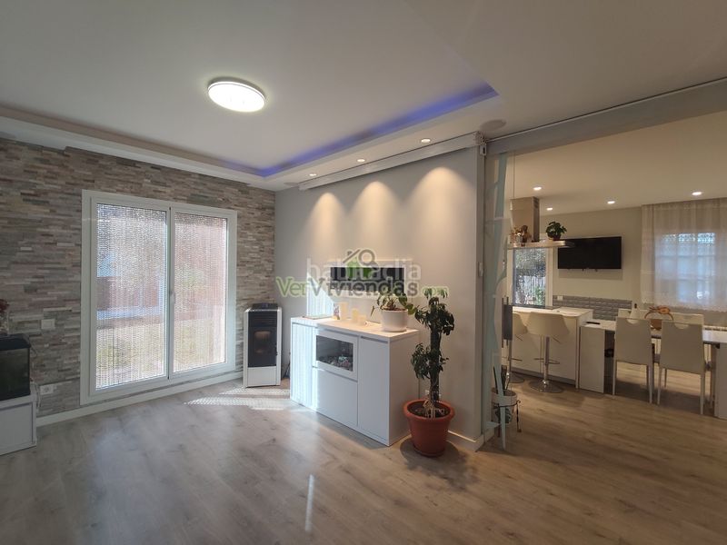 Foto 57c71d33-e070-4dec-a0f5-2bd09546e0ba. Casa amb calefacció aparcament piscina a Corbera de Llobregat