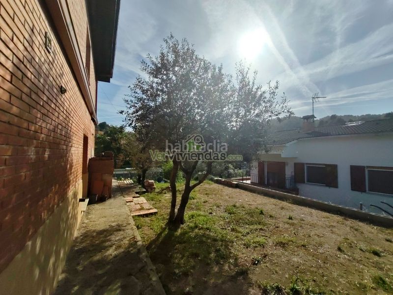 Foto 91355ec2-2c0e-4265-b490-2ece97ac89b1. Casa amb calefacció aparcament piscina a Corbera de Llobregat