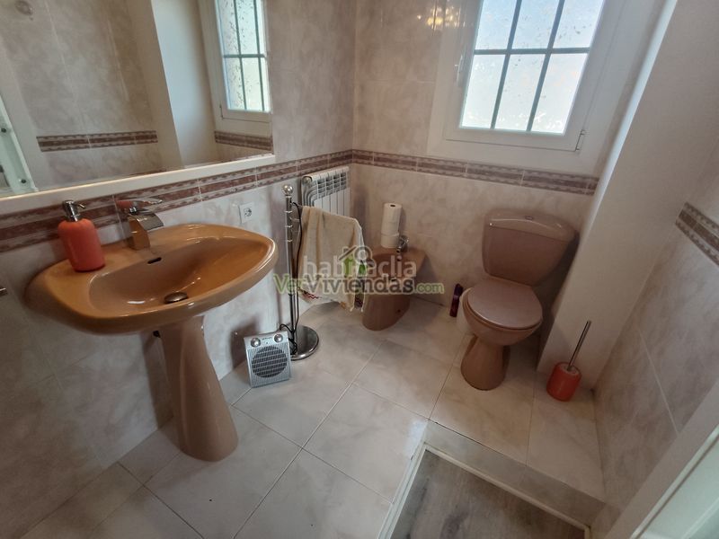 Foto 9d034ddf-be24-489c-933b-417be2a53d75. Casa amb calefacció aparcament piscina a Corbera de Llobregat